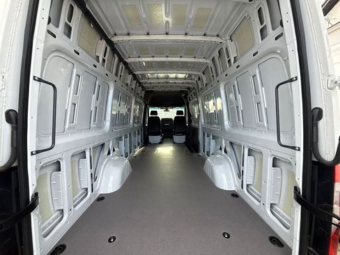 Used 2025 Mercedes-Benz Sprinter 2500 image 25