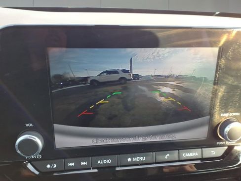 Used 2024 Nissan Pathfinder SV image 23