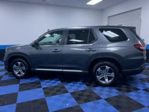 Certified 2025 Honda Pilot EX-L image 6