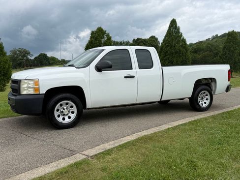 Used 2011 Chevrolet Silverado 1500 W/T RWD image 1