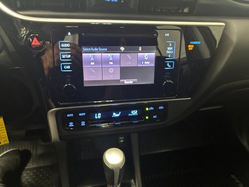 Used 2019 Toyota Corolla LE FWD image 17