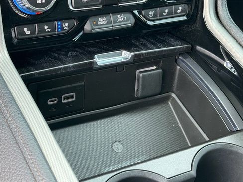 Used 2021 GMC Yukon XL Denali w/ Denali Premium Package image 31