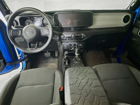 Used 2024 Jeep Gladiator Sport image 16