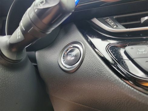 Used 2020 Toyota C-HR LE image 31