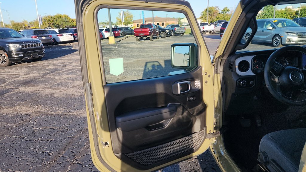 Used 2025 Jeep Wrangler Unlimited Sport AWD/4WD image 16