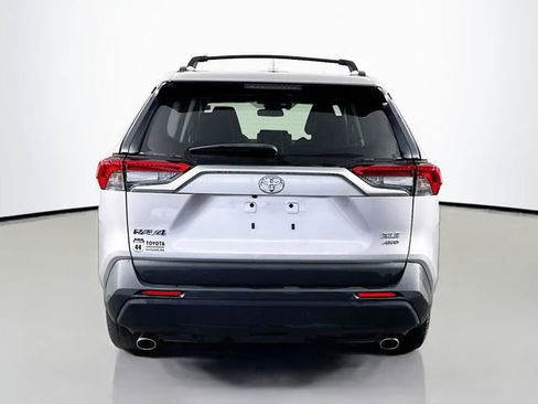 Used 2023 Toyota RAV4 XLE Premium image 5