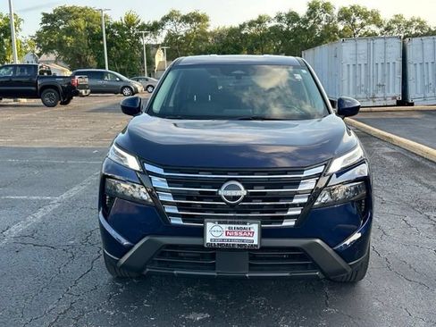 Used 2025 Nissan Rogue SV AWD/4WD image 2
