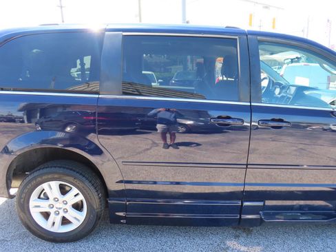 Used 2012 Dodge Grand Caravan Crew w/ Crew Value Pkg FWD image 38