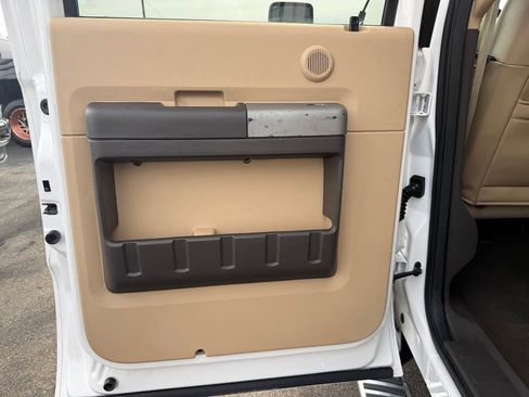 Used 2016 Ford F250 Lariat w/ Lariat Ultimate Package AWD/4WD image 19