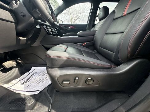 Used 2025 Chevrolet Traverse RS image 14