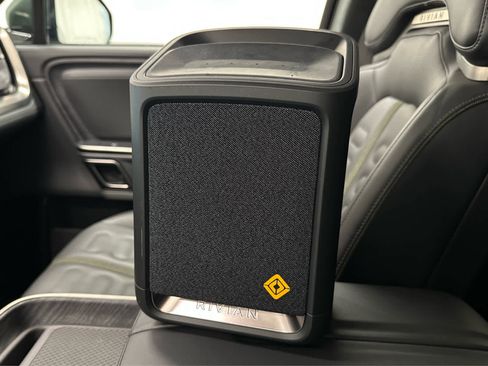 Used 2024 Rivian R1S Adventure image 31