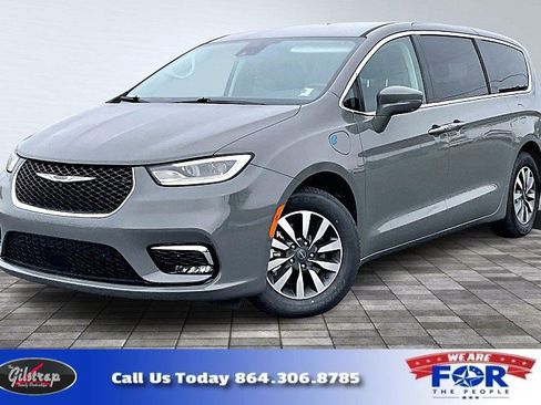 Used 2022 Chrysler Pacifica Touring-L w/ Uconnect Theater Family Group image 1