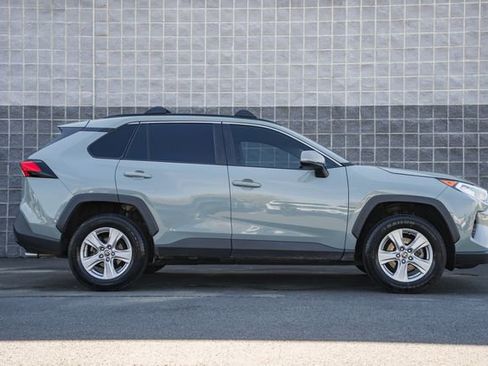 Used 2021 Toyota RAV4 XLE AWD/4WD image 4