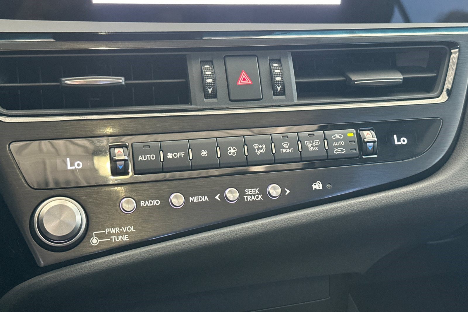 Used 2024 Lexus ES 350 w/ Accessory Package (Z1) FWD image 25