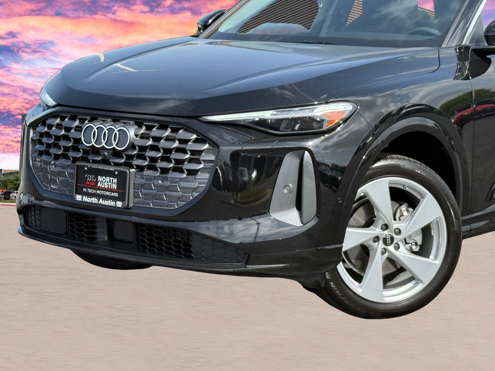 Used 2025 Audi Q5 Premium w/ Premium Plus AWD/4WD image 2