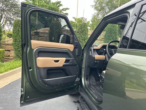 Used 2026 Land Rover Defender 110 X AWD/4WD image 17