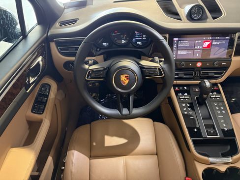 Certified 2026 Porsche Macan AWD/4WD image 5