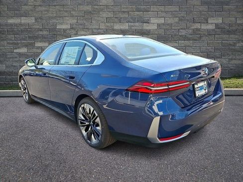 New 2026 BMW 540i xDrive w/ Premium Package AWD/4WD image 4