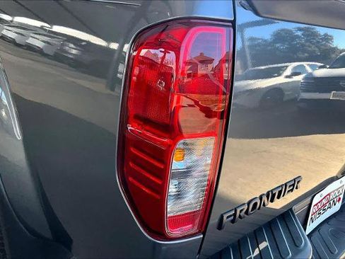 Certified 2021 Nissan Frontier SV w/ Midnight Edition Floor Mats image 28