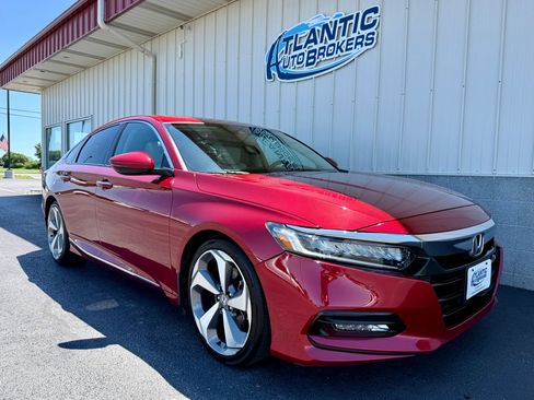 Used 2018 Honda Accord Touring image 4