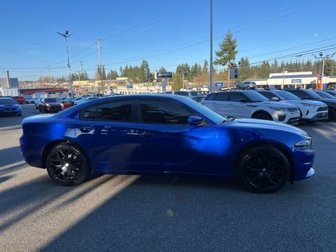 Used 2020 Dodge Charger SXT RWD image 6