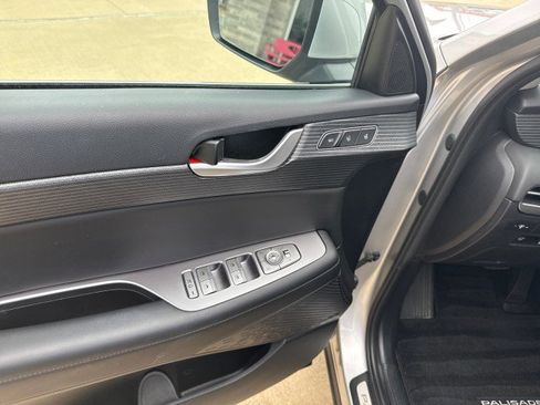 Used 2024 Hyundai Palisade Limited image 13