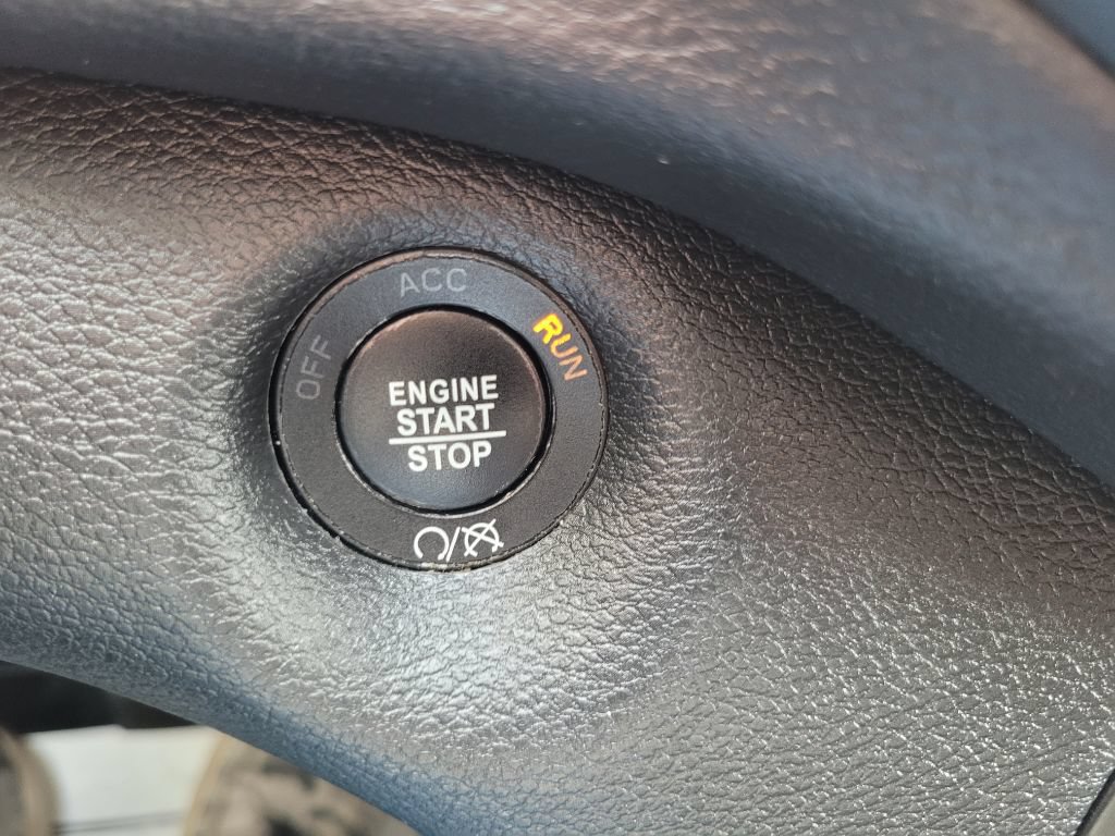 Used 2020 Jeep Cherokee Trailhawk w/ Cold Weather Group AWD/4WD image 28