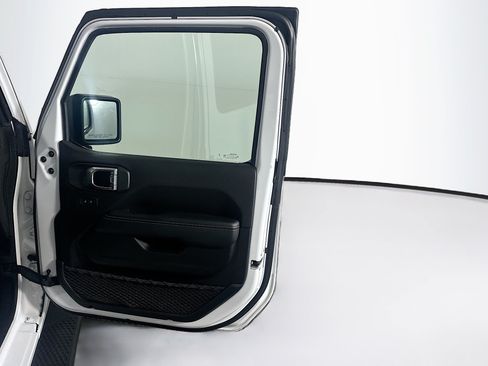 Used 2023 Jeep Wrangler Unlimited Sahara w/ Cold Weather Group AWD/4WD image 32