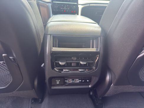 Used 2024 Jeep Grand Cherokee Limited w/ Luxury Tech Group II AWD/4WD image 30