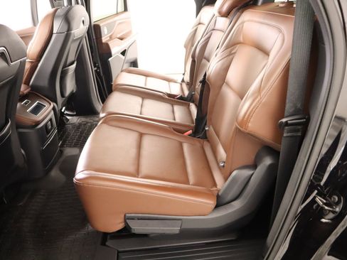 Used 2025 Lincoln Navigator L Reserve image 13