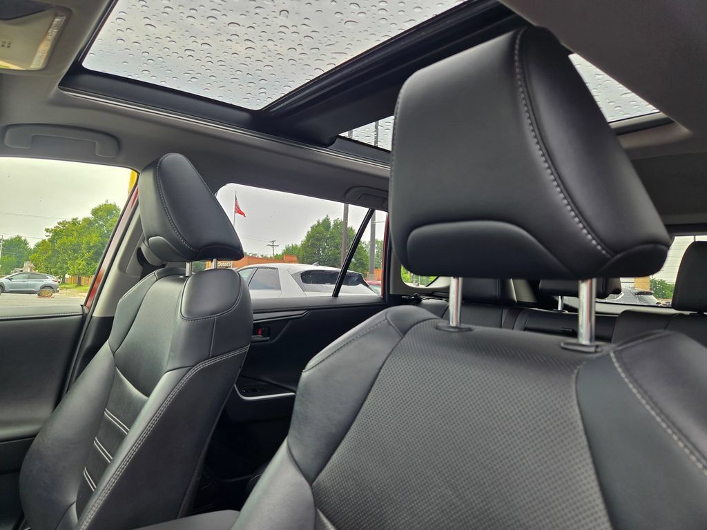 Used 2020 Toyota RAV4 Limited AWD/4WD image 35