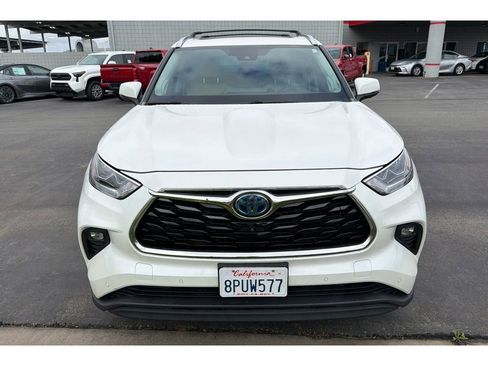 Used 2020 Toyota Highlander Platinum AWD/4WD image 3