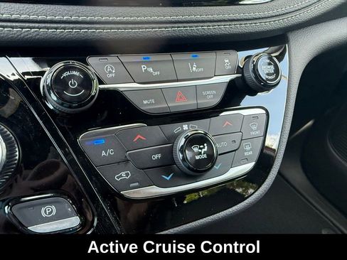 New 2026 Chrysler Pacifica Select image 15