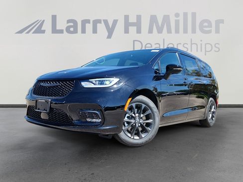 New 2025 Chrysler Pacifica Select w/ Fav Edition Package image 1