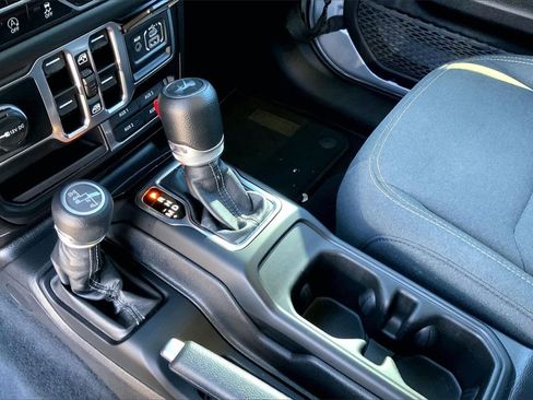 Used 2024 Jeep Wrangler Sahara image 18