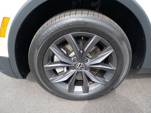 Used 2022 Volkswagen Tiguan SE AWD/4WD image 35
