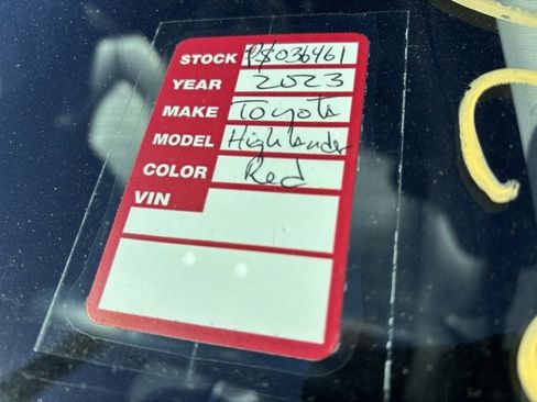 Used 2023 Toyota Highlander XLE image 5