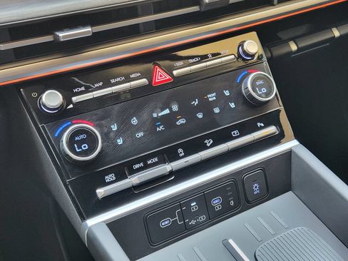 Certified 2025 Hyundai Santa Fe Limited FWD image 18