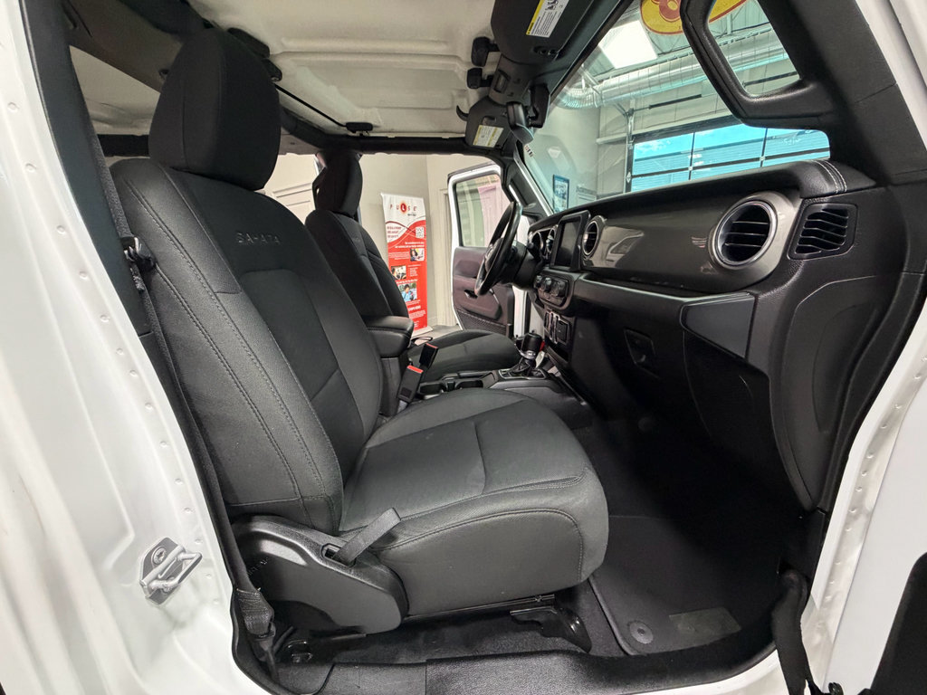 Used 2018 Jeep Wrangler Unlimited Sahara w/ Uconnect 4C Nav & Sound Group AWD/4WD image 40