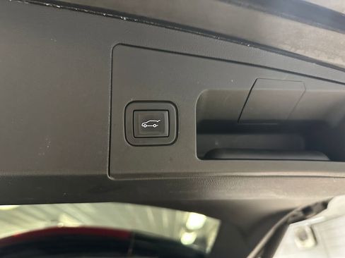 Certified 2024 Cadillac XT5 Luxury image 28