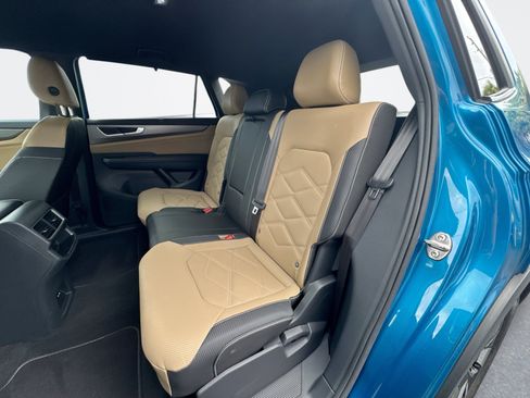 Used 2024 Volkswagen Atlas Cross Sport SE FWD image 14
