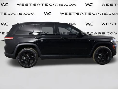 Used 2023 Jeep Grand Cherokee Limited w/ Black Appearance Package image 44