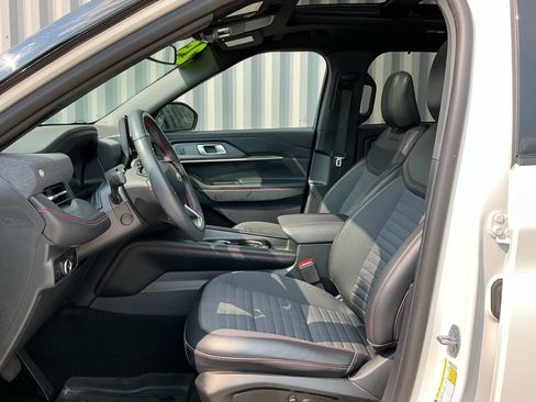Used 2025 Ford Explorer ST-Line w/ Premium Package AWD/4WD image 10