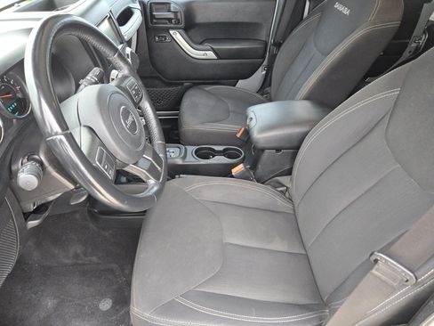 Used 2018 Jeep Wrangler Unlimited Sahara image 13