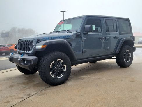 Used 2025 Jeep Wrangler Unlimited Rubicon 4xe w/ Safety Group AWD/4WD image 2