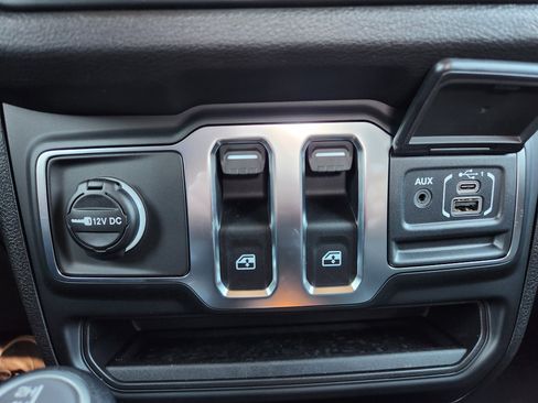 Used 2026 Jeep Wrangler Sport image 17