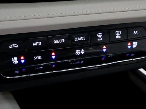 Used 2023 Buick Envision Avenir AWD/4WD image 33