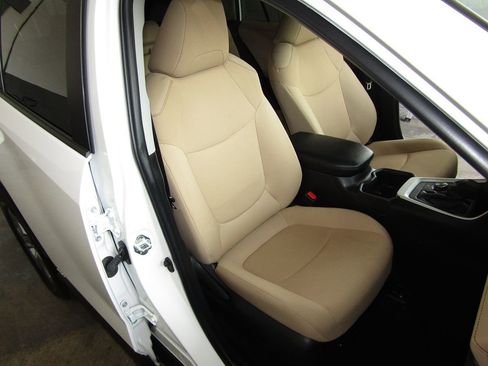 Used 2022 Toyota RAV4 LE image 32