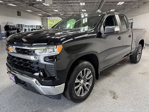 Used 2024 Chevrolet Silverado 1500 LT AWD/4WD image 3