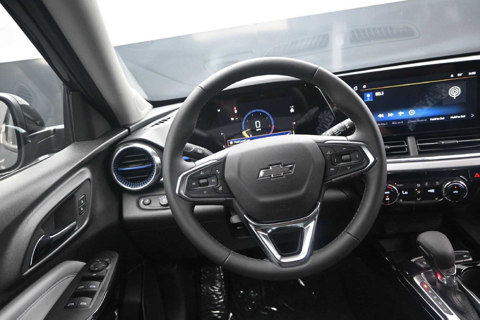 New 2026 Chevrolet Trax LT w/ Midnight Edition FWD image 28
